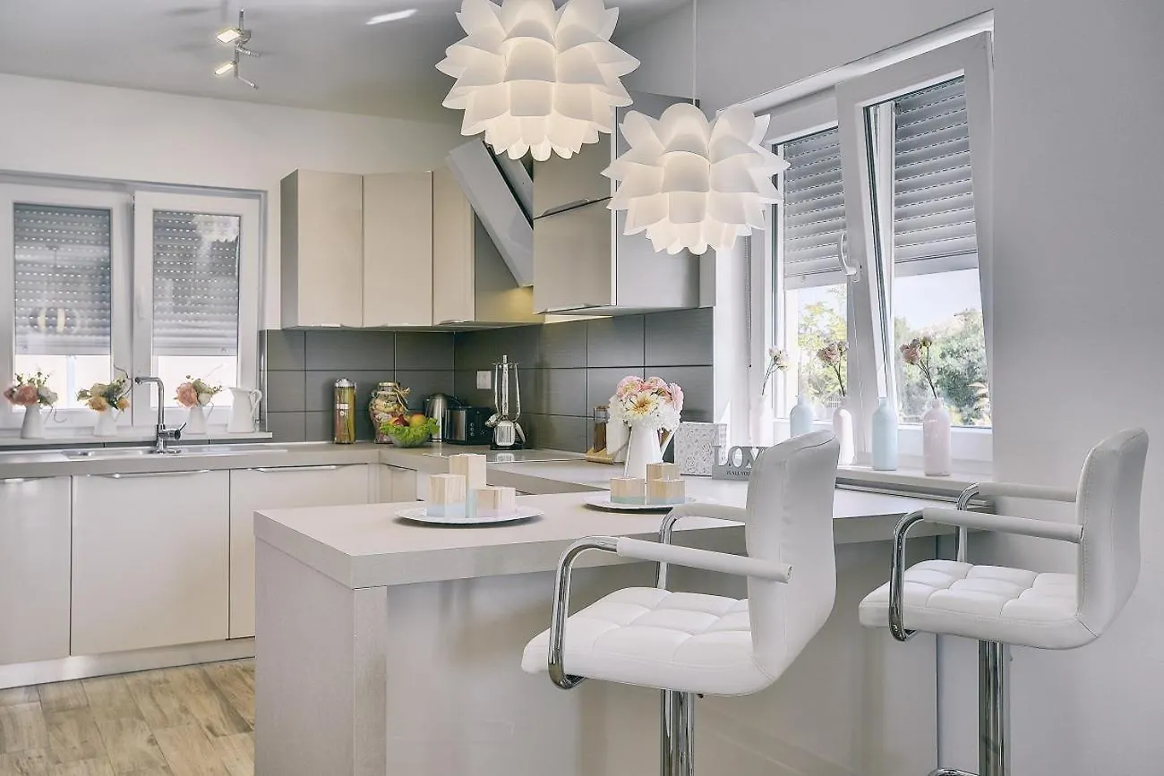 Top Villa Mit Privatem Pool, Wlan, Sonnenliegen, Terrasse Und Eigenem Grillbereich 普拉 克罗地亚