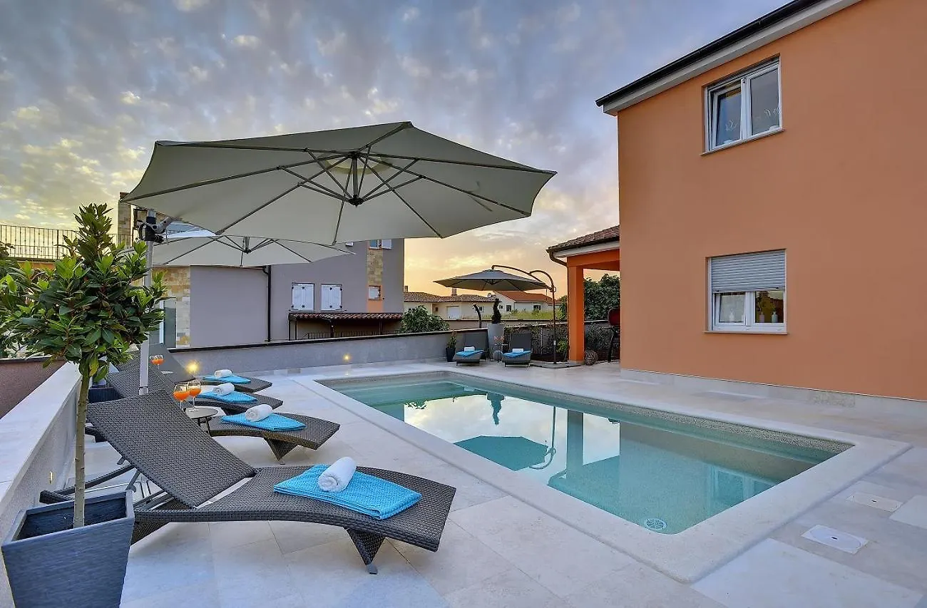 Top Villa Mit Privatem Pool, Wlan, Sonnenliegen, Terrasse Und Eigenem Grillbereich 普拉 0*,