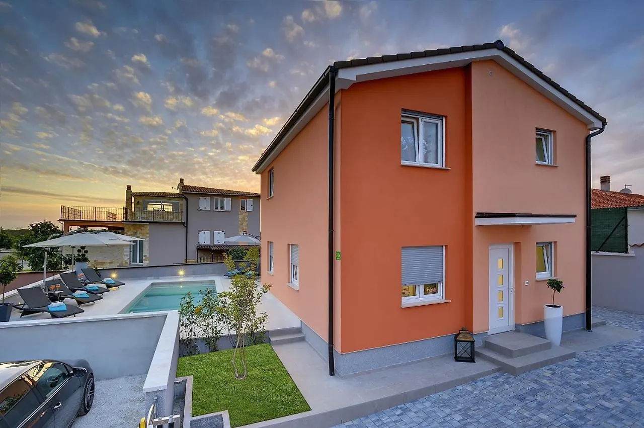 Top Villa Mit Privatem Pool, Wlan, Sonnenliegen, Terrasse Und Eigenem Grillbereich Pula
